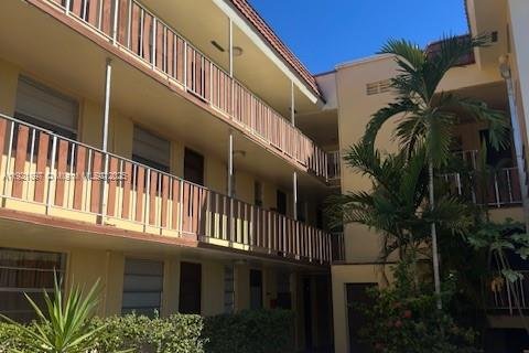 Купить кондоминиум в Норт-Майами, Флорида 2 спальни, 81.2м2, № 2018653 - фото 6