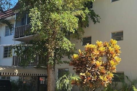 Купить кондоминиум в Норт-Майами, Флорида 2 спальни, 81.2м2, № 2018653 - фото 2