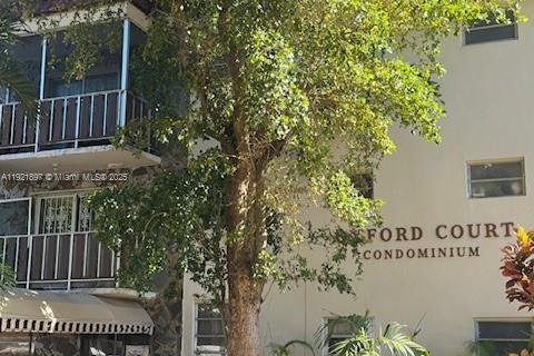 Кондоминиум с 2 спальнями в Норт-Майами, Флорида № 2018653