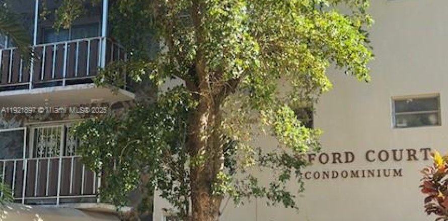 Кондоминиум с 2 спальнями в Норт-Майами, Флорида № 2018653