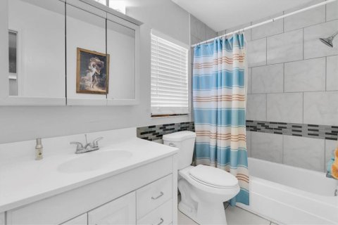 Condo in South Pasadena, Florida, 1 bedroom  № 1759793 - photo 12