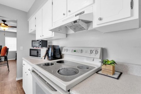 Condo in South Pasadena, Florida, 1 bedroom  № 1759793 - photo 6