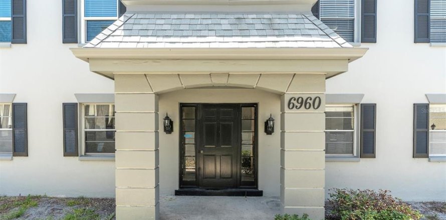 Condo in South Pasadena, Florida, 1 bedroom № 1759793