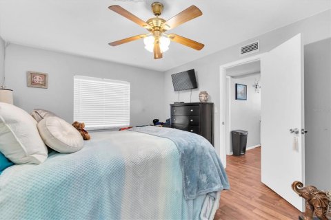 Condo in South Pasadena, Florida, 1 bedroom  № 1759793 - photo 11