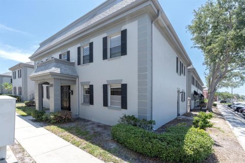 Condo in South Pasadena, Florida, 1 bedroom  № 1759793 - photo 2