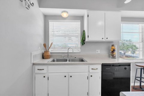 Condo in South Pasadena, Florida, 1 bedroom  № 1759793 - photo 7