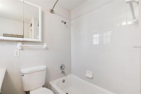 Condo in Orlando, Florida, 1 bedroom  № 2213063 - photo 17