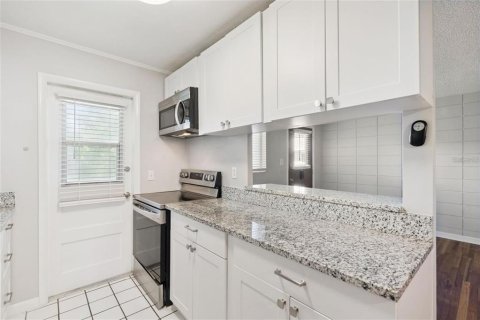 Condo in Orlando, Florida, 1 bedroom  № 2213063 - photo 11