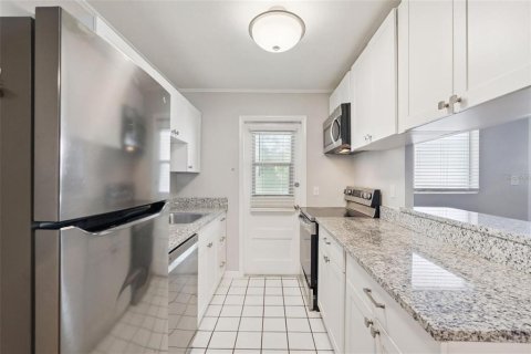 Condo in Orlando, Florida, 1 bedroom  № 2213063 - photo 9