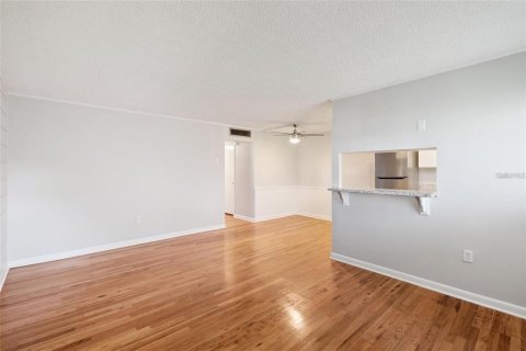 Condo in Orlando, Florida, 1 bedroom  № 2213063 - photo 6