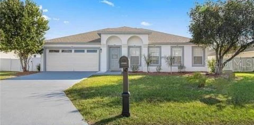 House in Ocala, Florida 4 bedrooms, 195.84 sq.m. № 1390579