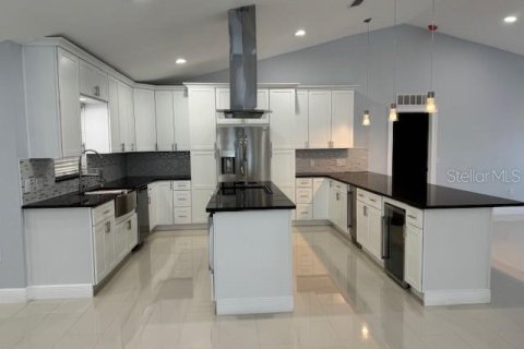 House in Ocala, Florida 4 bedrooms, 195.84 sq.m. № 1390579 - photo 3
