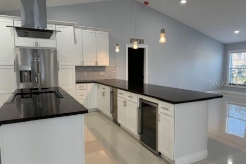 House in Ocala, Florida 4 bedrooms, 195.84 sq.m. № 1390579 - photo 8