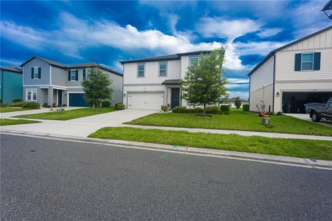 House in HAMPTON OAKS in Deltona, Florida 4 bedrooms, 228.54 sq.m. № 2107930 - photo 4