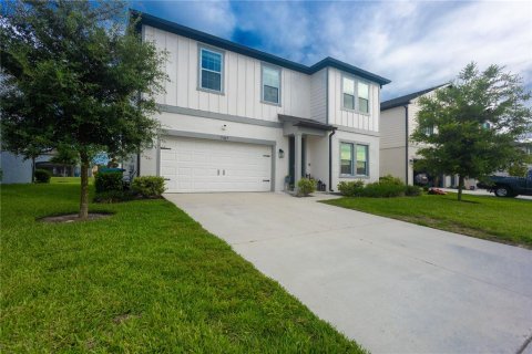 House in HAMPTON OAKS in Deltona, Florida 4 bedrooms, 228.54 sq.m. № 2107930 - photo 2