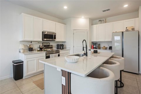 House in HAMPTON OAKS in Deltona, Florida 4 bedrooms, 228.54 sq.m. № 2107930 - photo 13