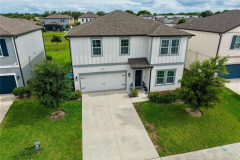 House in HAMPTON OAKS in Deltona, Florida 4 bedrooms, 228.54 sq.m. № 2107930 - photo 9