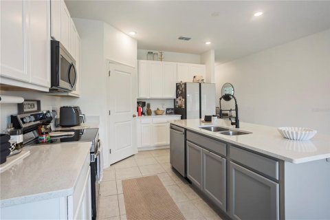 House in HAMPTON OAKS in Deltona, Florida 4 bedrooms, 228.54 sq.m. № 2107930 - photo 12
