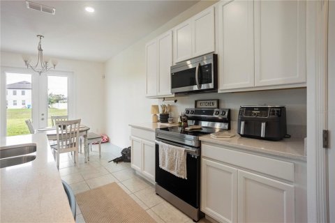 House in HAMPTON OAKS in Deltona, Florida 4 bedrooms, 228.54 sq.m. № 2107930 - photo 14