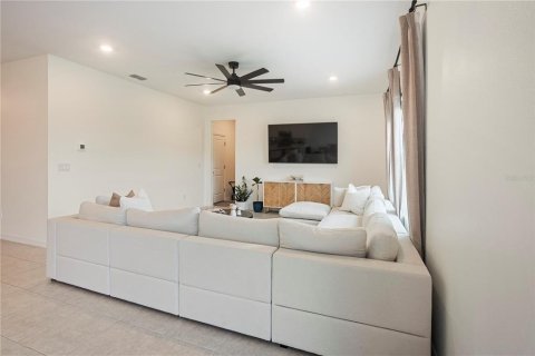 House in HAMPTON OAKS in Deltona, Florida 4 bedrooms, 228.54 sq.m. № 2107930 - photo 16