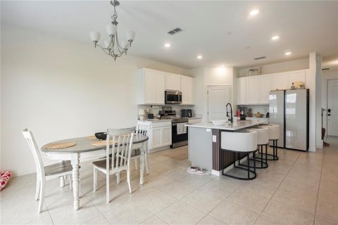 House in HAMPTON OAKS in Deltona, Florida 4 bedrooms, 228.54 sq.m. № 2107930 - photo 19