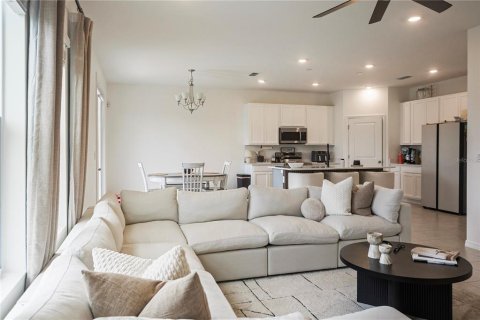 House in HAMPTON OAKS in Deltona, Florida 4 bedrooms, 228.54 sq.m. № 2107930 - photo 18