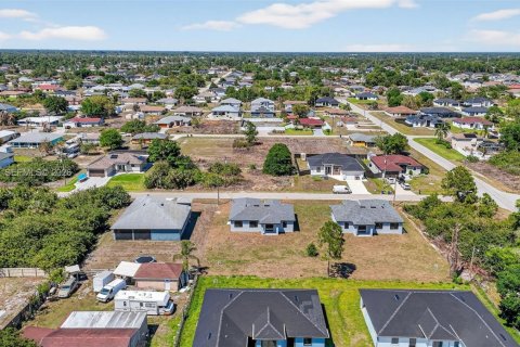 Casa en venta en Lehigh Acres, Florida, 3 dormitorios № 2066610 - foto 5