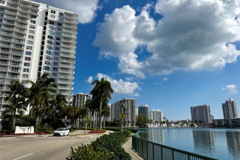 Купить кондоминиум в Авентура, Флорида 2 спальни, 98.29м2, № 1993582 - фото 16