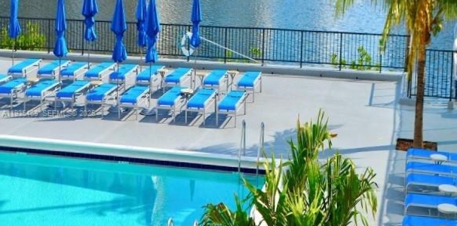 Condominio en Aventura, Florida, 2 dormitorios № 1993582