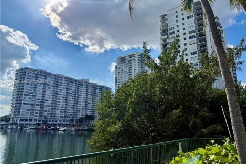 Купить кондоминиум в Авентура, Флорида 2 спальни, 98.29м2, № 1993582 - фото 14