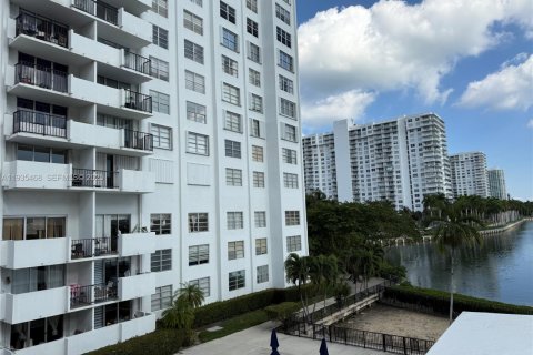 Купить кондоминиум в Авентура, Флорида 2 спальни, 98.29м2, № 1993582 - фото 12