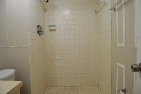 Copropriété à vendre à Miramar, Floride: 2 chambres, 94.3 m2 № 2012761 - photo 11