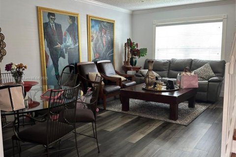 House in Miami, Florida 3 bedrooms, 157.84 sq.m. № 1752896 - photo 5