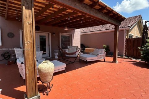 House in Miami, Florida 3 bedrooms, 157.84 sq.m. № 1752896 - photo 11