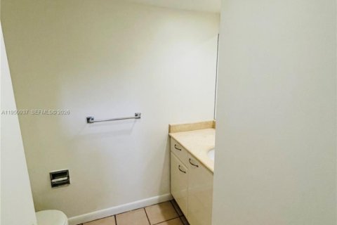 Copropriété à louer à Miami, Floride: 2 chambres, 129.13 m2 № 2007069 - photo 5