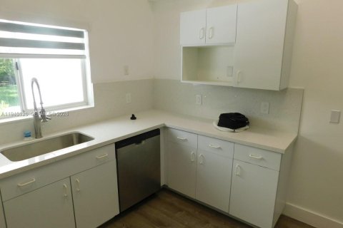 Снять в аренду виллу или дом в Хомстед, Флорида 4 спальни, 239.97м2, № 1997958 - фото 4