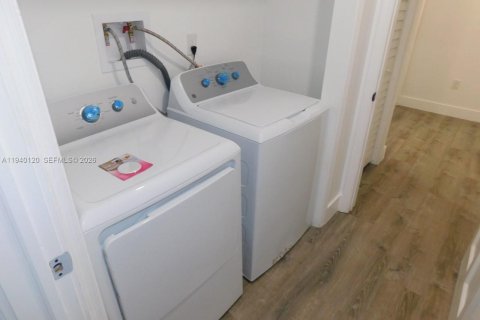 Снять в аренду виллу или дом в Хомстед, Флорида 4 спальни, 239.97м2, № 1997958 - фото 10