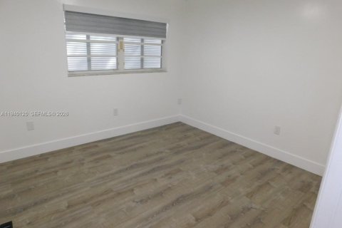 Снять в аренду виллу или дом в Хомстед, Флорида 4 спальни, 239.97м2, № 1997958 - фото 17