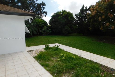 Снять в аренду виллу или дом в Хомстед, Флорида 4 спальни, 239.97м2, № 1997958 - фото 14