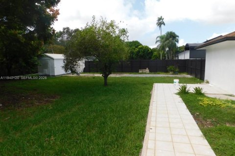 Снять в аренду виллу или дом в Хомстед, Флорида 4 спальни, 239.97м2, № 1997958 - фото 12