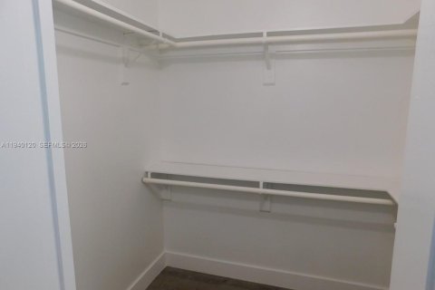 Снять в аренду виллу или дом в Хомстед, Флорида 4 спальни, 239.97м2, № 1997958 - фото 15