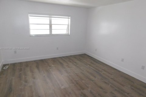 Снять в аренду виллу или дом в Хомстед, Флорида 4 спальни, 239.97м2, № 1997958 - фото 9