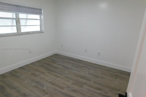 Снять в аренду виллу или дом в Хомстед, Флорида 4 спальни, 239.97м2, № 1997958 - фото 20