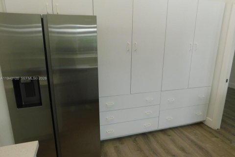 Снять в аренду виллу или дом в Хомстед, Флорида 4 спальни, 239.97м2, № 1997958 - фото 5