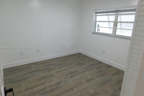 Снять в аренду виллу или дом в Хомстед, Флорида 4 спальни, 239.97м2, № 1997958 - фото 22