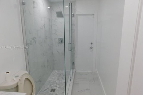 Снять в аренду виллу или дом в Хомстед, Флорида 4 спальни, 239.97м2, № 1997958 - фото 25