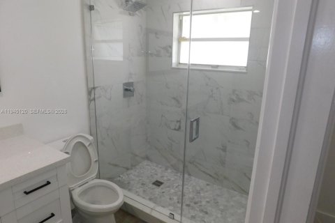 Снять в аренду виллу или дом в Хомстед, Флорида 4 спальни, 239.97м2, № 1997958 - фото 7