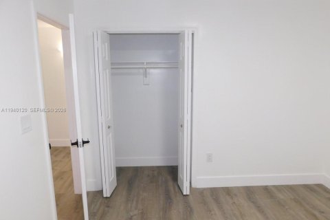 Снять в аренду виллу или дом в Хомстед, Флорида 4 спальни, 239.97м2, № 1997958 - фото 16