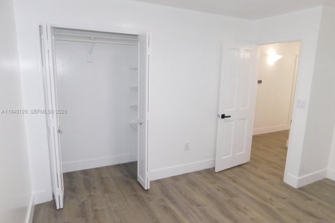 Снять в аренду виллу или дом в Хомстед, Флорида 4 спальни, 239.97м2, № 1997958 - фото 19