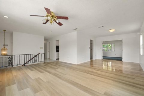 Casa en venta en Orlando, Florida, 4 dormitorios, 248.23 m2 № 1784921 - foto 3